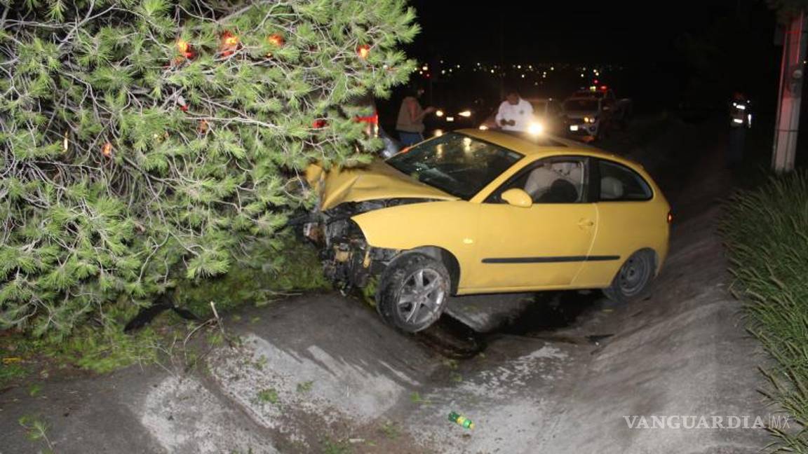 $!El automóvil fue consignado ante la agencia investigadora del Ministerio Público por daños al municipio y ocasionar el accidente.