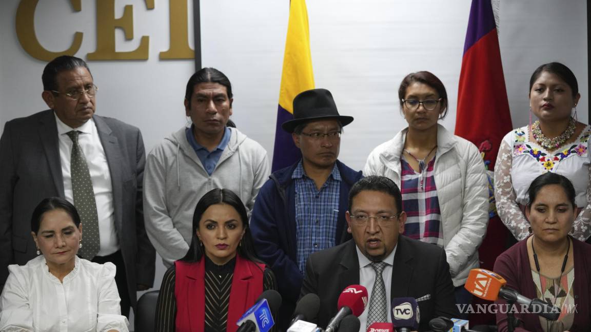 Pide Asamblea de Ecuador ser restituida; prevén elecciones para agosto