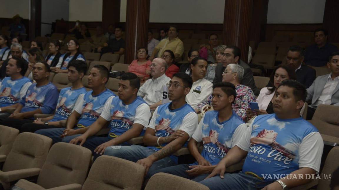 ‘Con mis hijos no te metas’; protesta Cristo Vive contra contenido de libros de texto