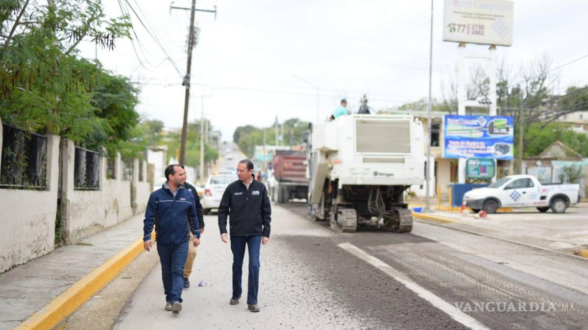 Supervisa alcalde Emilio de Hoyos arranque de trabajos de recarpeteo en Acuña