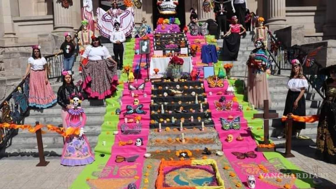 $!¿Ya viste estos altares en Saltillo? Dedicados a familiares, Walt Disney, Juan Gabriel, Cri-Cri y más (Fotos)