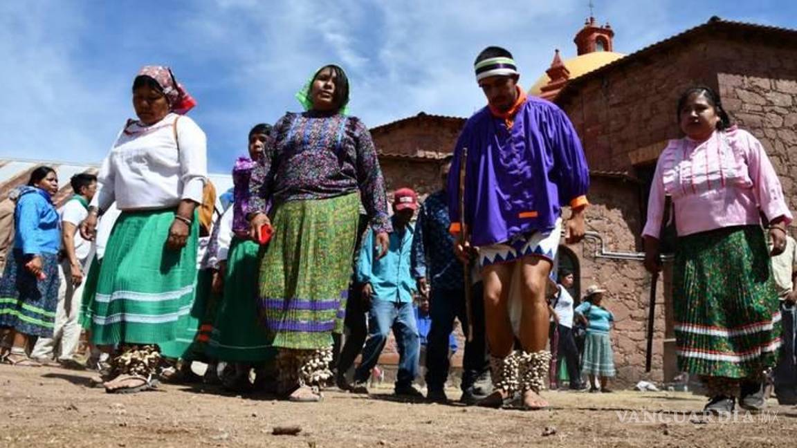 $!Integrantes de la etnia rarámuri también rindieron homenaje a los jesuitas asesinados
