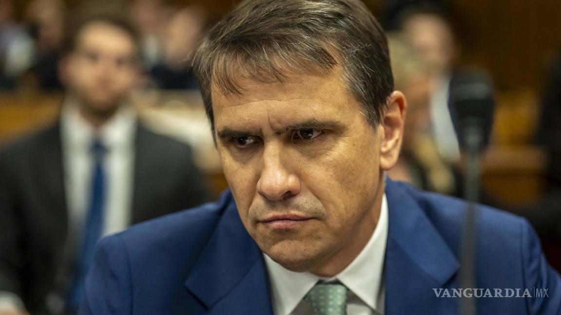 $!Todd Blanche, abogado del expresidente estadounidense Donald Trump, sentado junto a su cliente (no en la imagen) en en el tribunal penal de Manhattan.