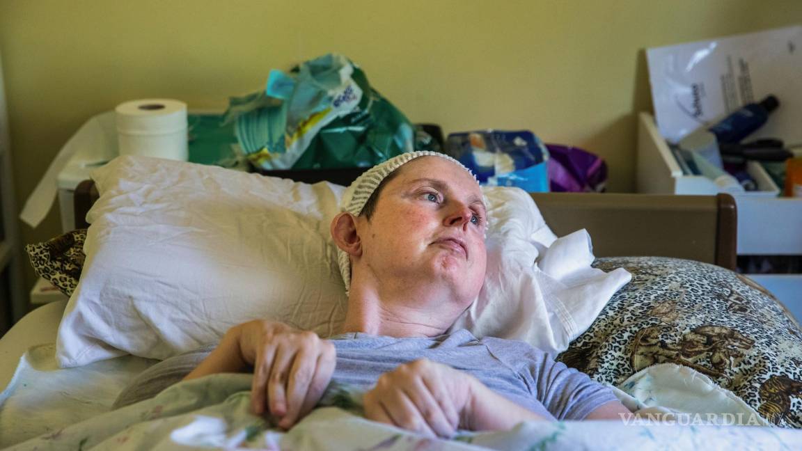 $!Ann Johnson en su casa en Regina, Saskatchewan, Canadá.