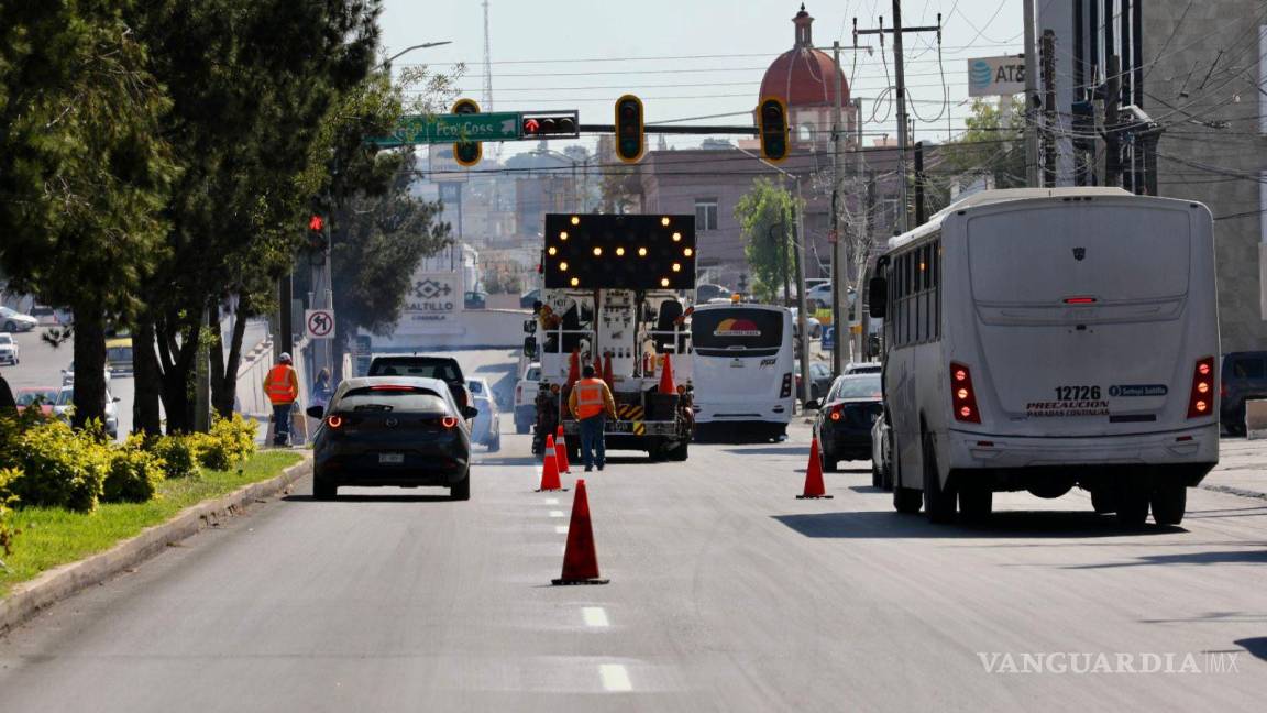 Saltillo: Y ahora se abocan cuadrillas a delimitar carriles en bulevar Venustiano Carranza