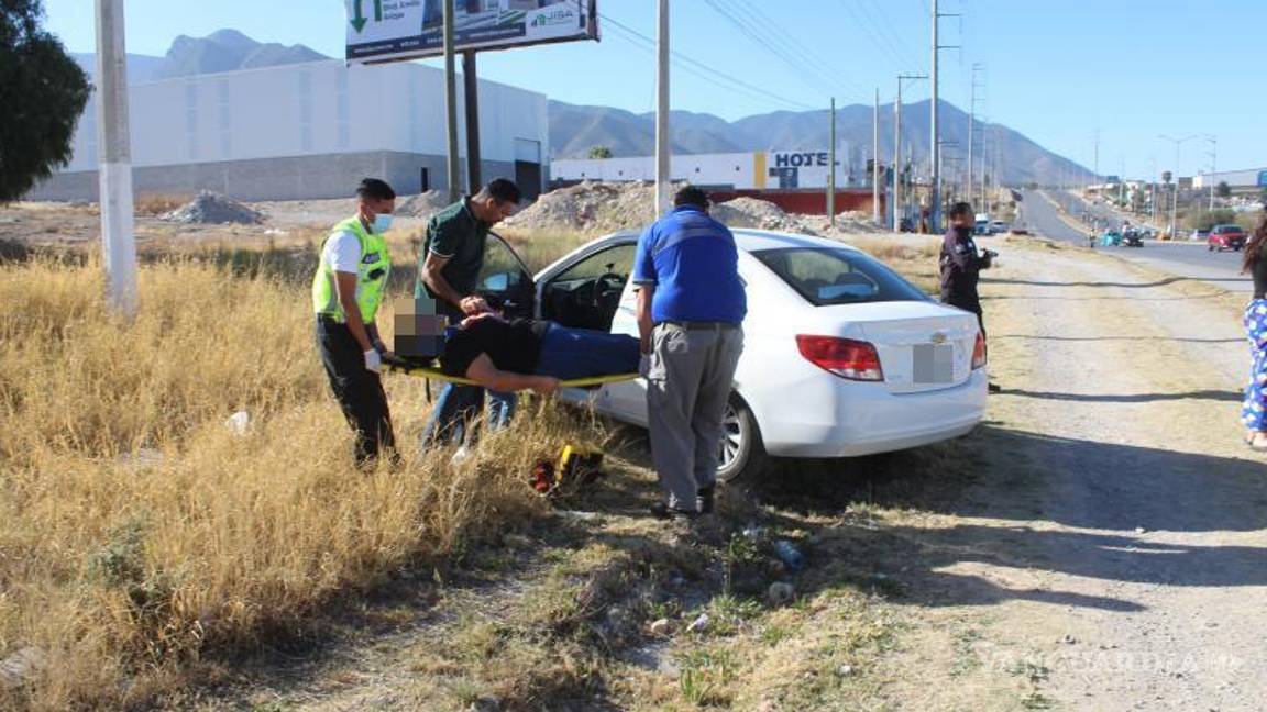 $!Personal de emergencias trabajó en la zona para asegurar el perímetro mientras la lesionada era trasladada al IMSS.
