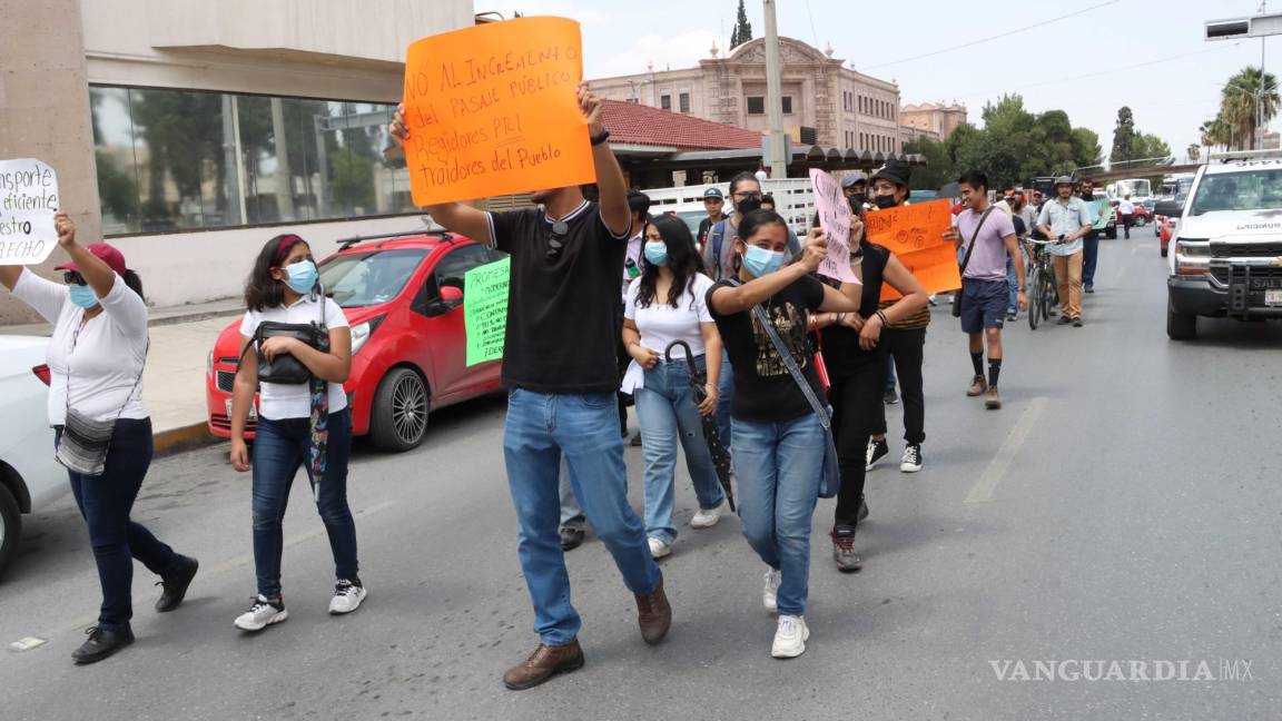 Saltillo: marchan por un transporte público digno y en rechazo al aumento de tarifas