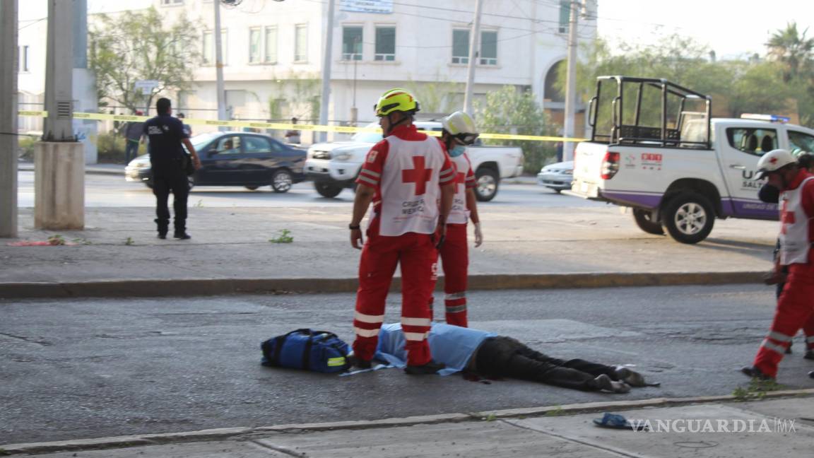 Hombre pierde la vida al saltar de un puente, en Saltillo