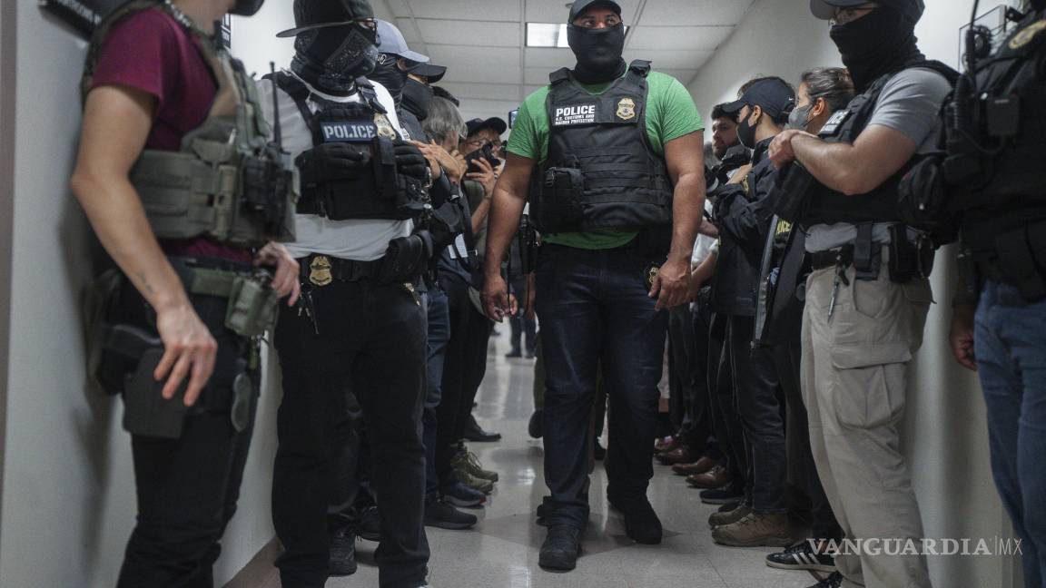 $!Tobias Winright, profesor de teología moral en la Universidad Pontificia de San Patricio, espera que no se normalice el uso de máscaras entre las fuerzas del orden.