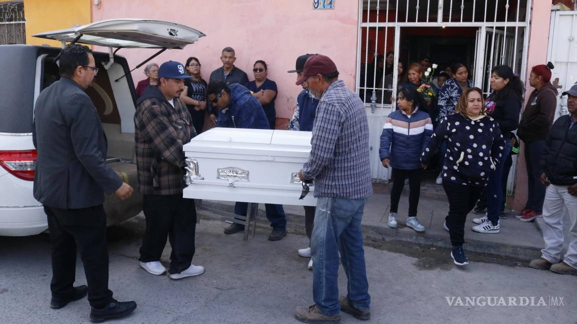 Saltillo: Despiden a niña que murió en incendio; hermanitos se encuentran hospitalizados