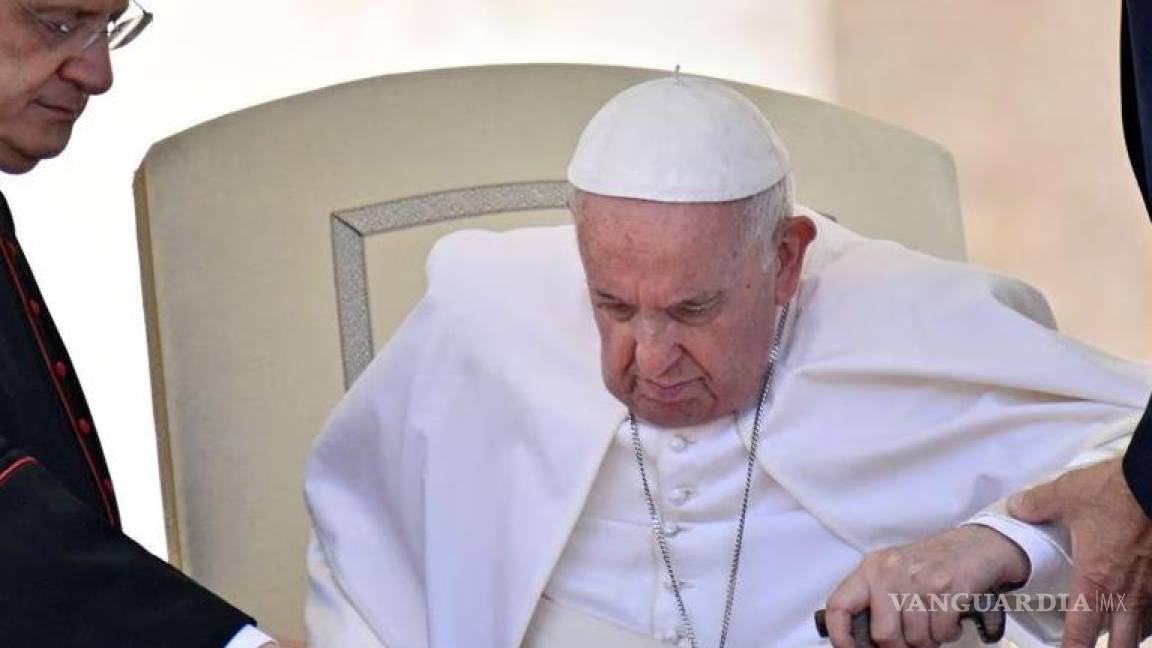 Preocupa salud del papa Francisco en víspera de Semana Santa; es hospitalizado de emergencia por ‘problemas cardiacos y respiratorios’