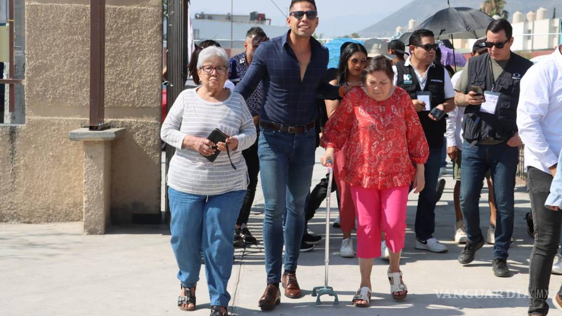 $!Mitchel Márquez planeó pasar el resto del día con su familia, disfrutando de un desayuno de chilaquiles en casa de su abuela, asistiendo a la iglesia y luego esperando los resultados electorales.