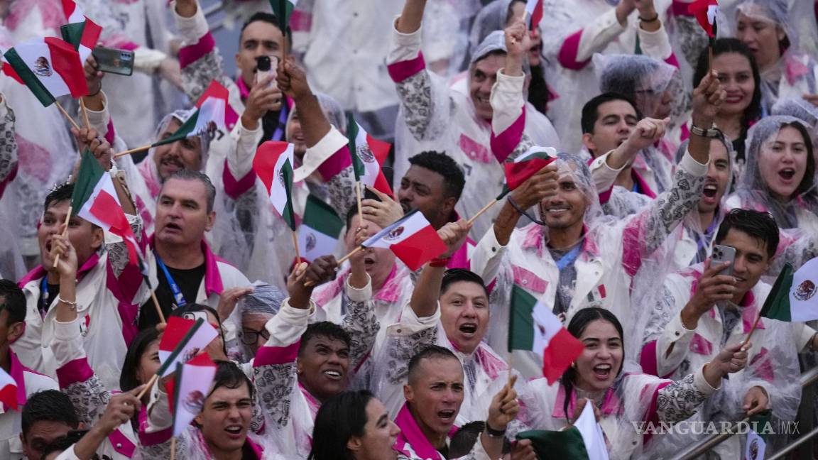 $!Atletas coahuilenses como Ana Paula Vázquez y Matías Grande salieron al frente de la embarcación mexicana.