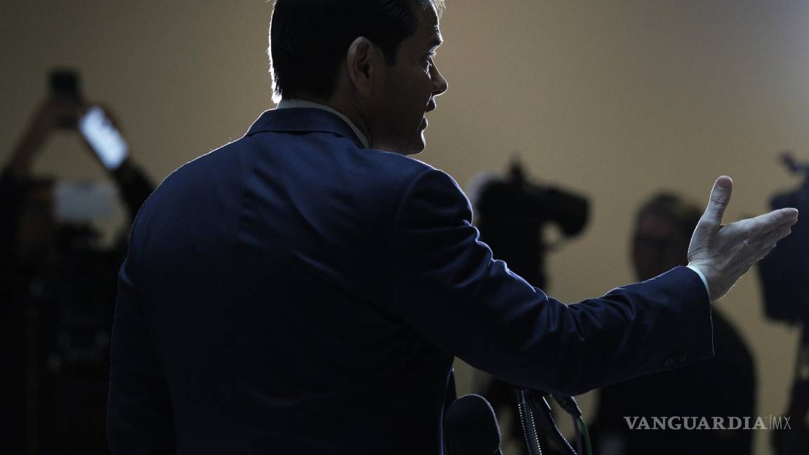 $!El secretario de Estado de Estados Unidos, Marco Rubio, habla con los medios antes de una reunión informativa clasificada con legisladores en el Capitolio.