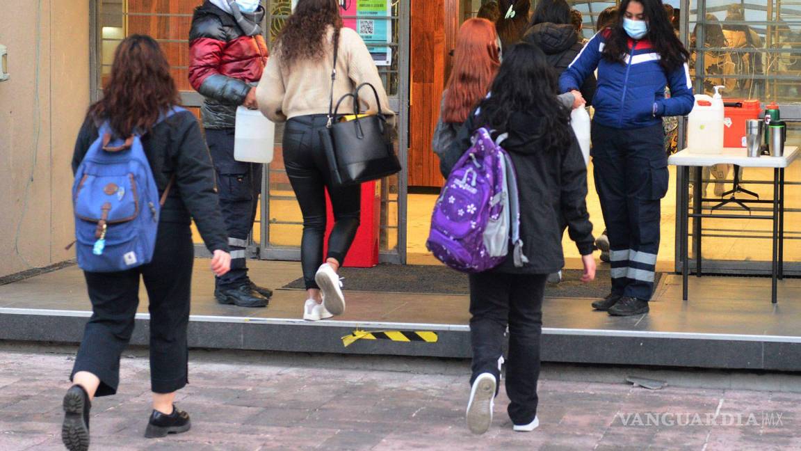 SEP atiende 60 casos por falta de título en Coahuila; 7 universidades involucradas