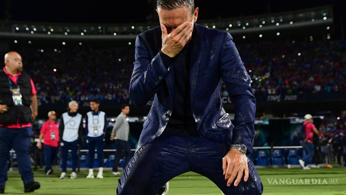 Cruz Azul espera el informe final de Vicente Sánchez para oficializar su salida