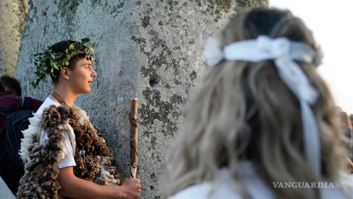 Así celebran miles de personas el Solsticio de Verano en Stonehenge (fotos)
