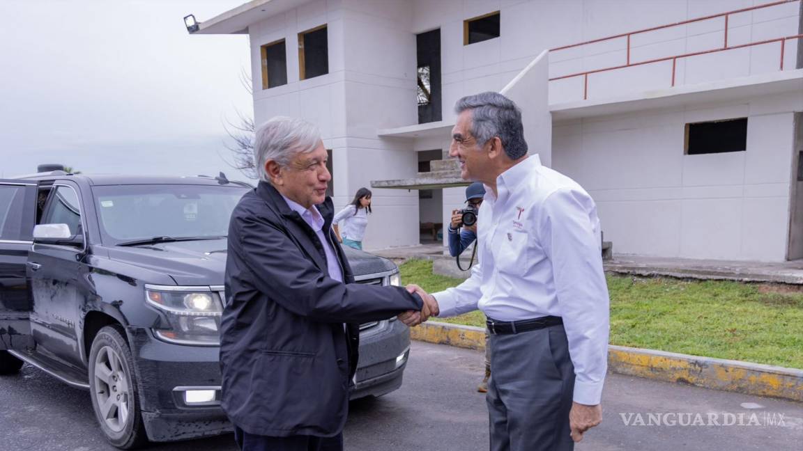 Supervisa AMLO aduana en Matamoros, Tamaulipas, en reunión con Américo Villarreal