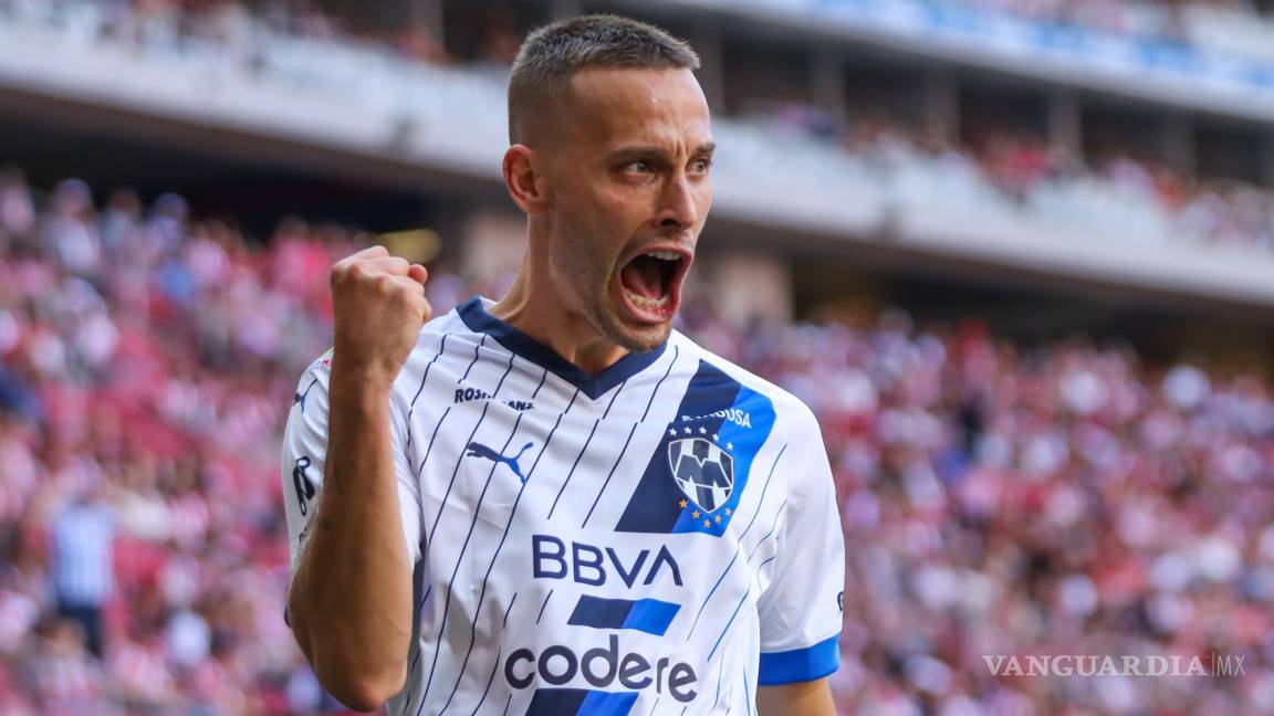 Sergio Canales debuta como goleador en la Liga MX en la victoria de Rayados ante Chivas