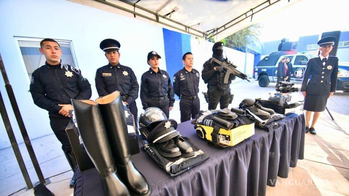 Entregan equipo táctico y uniformes a policías de Torreón