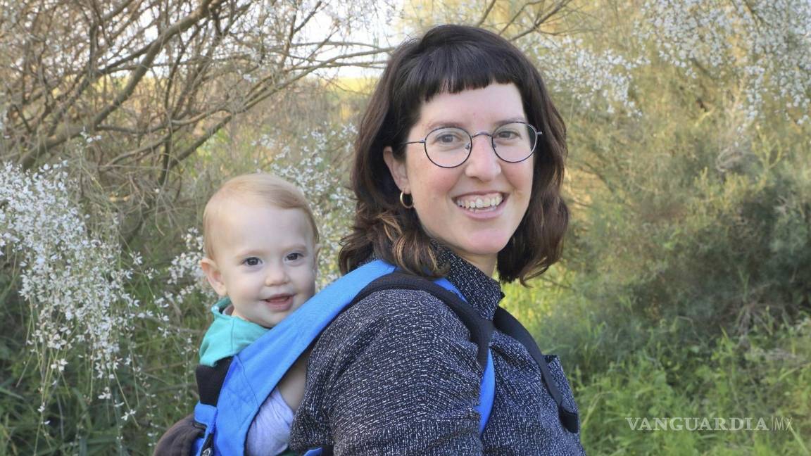 $!Shoshan Haran, de 67 años, y a su nieta Yael, de 3, son dos de los 13 israelíes puestos en libertad este sábado por Hamas.