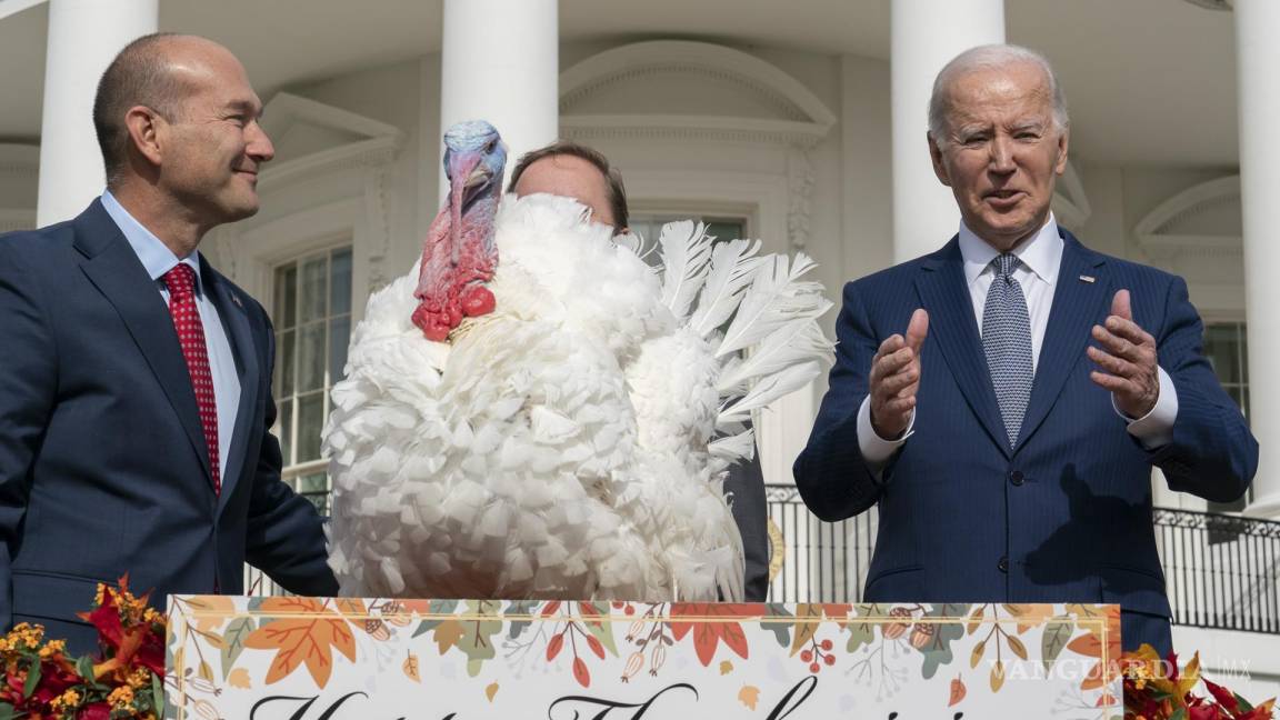 Biden celebra su 81 cumpleaños e indulta a dos pavos previo al Día de Acción de Gracias