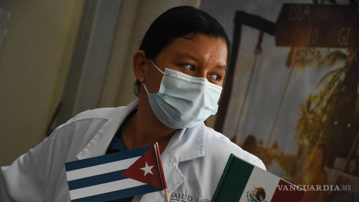 Trabajan en México 700 médicos especialistas cubanos