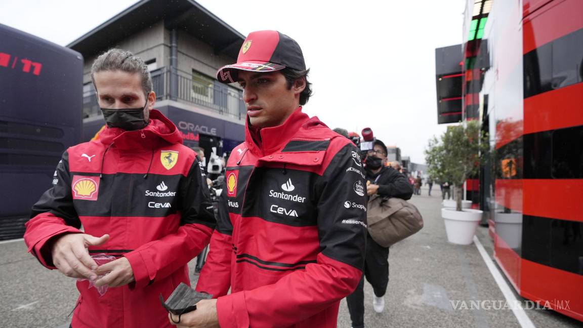 Sainz firma acuerdo con Ferrari y se quedará hasta el 2024