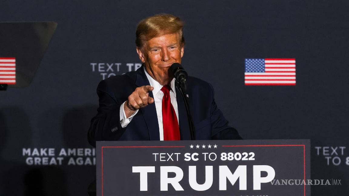 $!El expresidente de Estados Unidos y candidato presidencial republicano Donald Trump en un evento de campaña “Get Out the Vote Rally” en North Charleston.