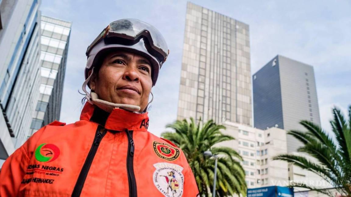 $!Los topos resaltan la ayuda a través de la brigada como una dicha, aunque en ocasiones la tragedia trae inminentes escenarios de tristeza, dicen. La hazaña de una topo coahuilense y su memoria del Sismo del 19 de septiembre