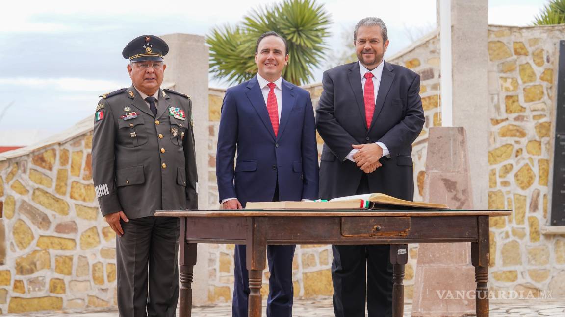 $!Ramos Arizpe agradece el apoyo recibido por parte del gobernador Manolo Jiménez (C).