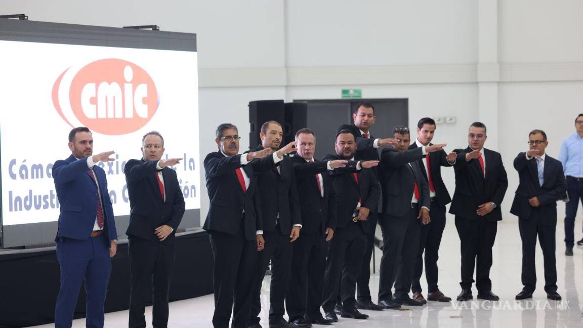 Gobernador toma protesta a la nueva directiva de la CMIC Delegación Laguna