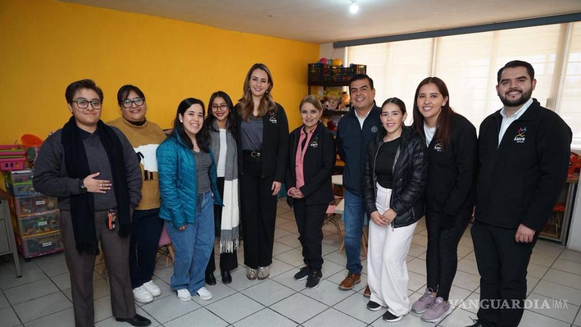 $!La Brigada Rosa reunió a autoridades y estudiantes en la Unidad Camporredondo para acercar servicios de salud y bienestar.