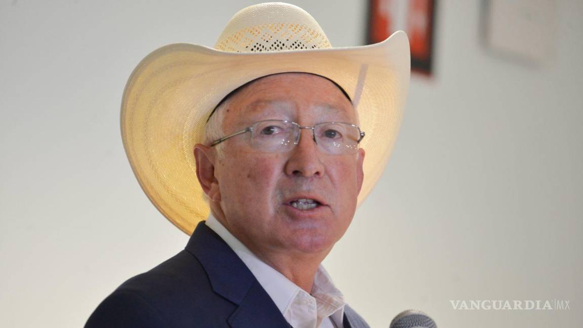 Ken Salazar culpa a ‘leyes migratorias rotas’ de EU por muerte de 50 migrantes en Texas