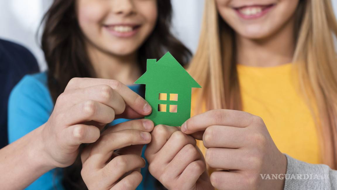 $!Paneles solares, aislamiento térmico y llaves ahorradoras son solo algunas de las soluciones sostenibles que generan ahorro a largo plazo.