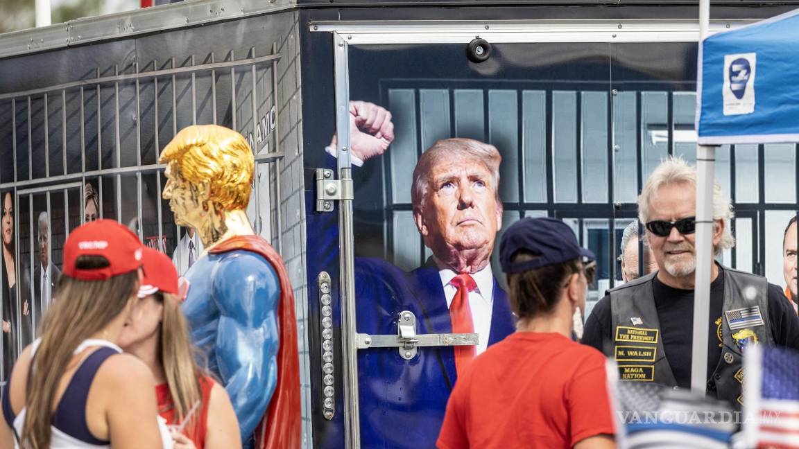 $!Seguidores del candidato presidencial republicano Donald Trump asisten al evento ‘Trump Festival (Take America Back)’ celebrado en Palmetto, Florida.