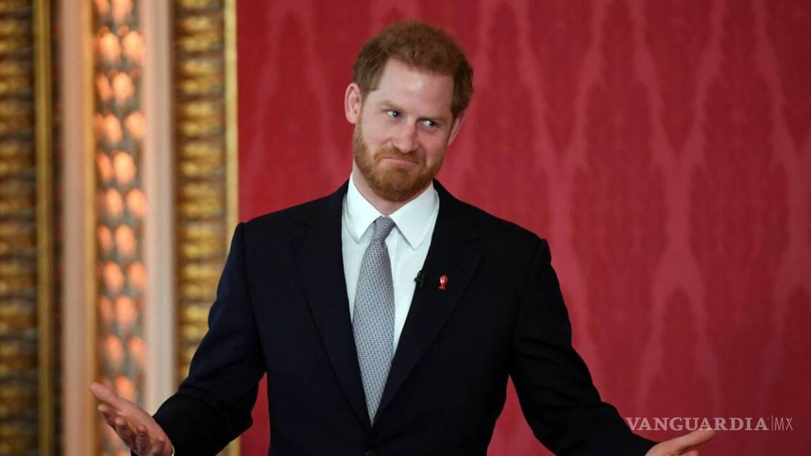El príncipe Harry llegó a Londres para la coronación del rey Carlos III... y sin Meghan