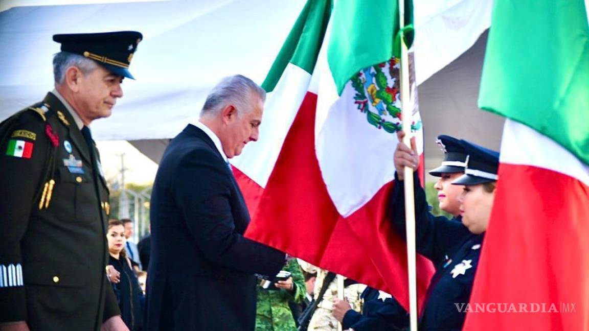 En su día, Torreón iza Bandera Nacional y ondea a toda asta