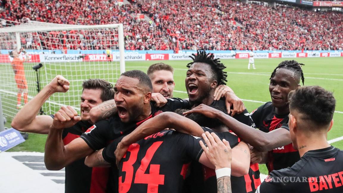 $!Euforia fue lo que se desató por parte de los jugadores del Bayer, tras el triunfo de las Aspirinas.