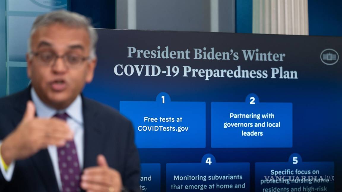 $!Ashish Jha, coordinador de respuesta a pandemias del gobierno de Biden, responde preguntas en la Casa Blanca en Washington el jueves 15 de diciembre de 2022. (Cheriss May/The New York Times)
