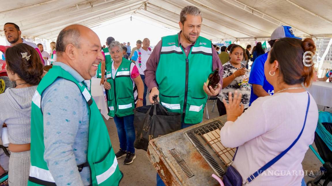 $!Ciudadanos de Villa Sol y colonias aledañas participaron activamente en el intercambio de materiales reciclables por productos esenciales en la jornada del Mercadito Pa’delante.