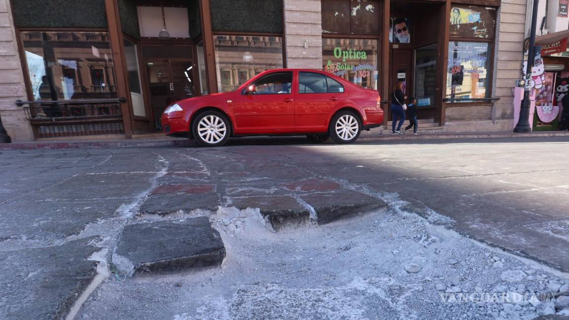 Saltillo: desviación de tránsito de General Cepeda a Allende en el Centro ha derivado en baches y pozos