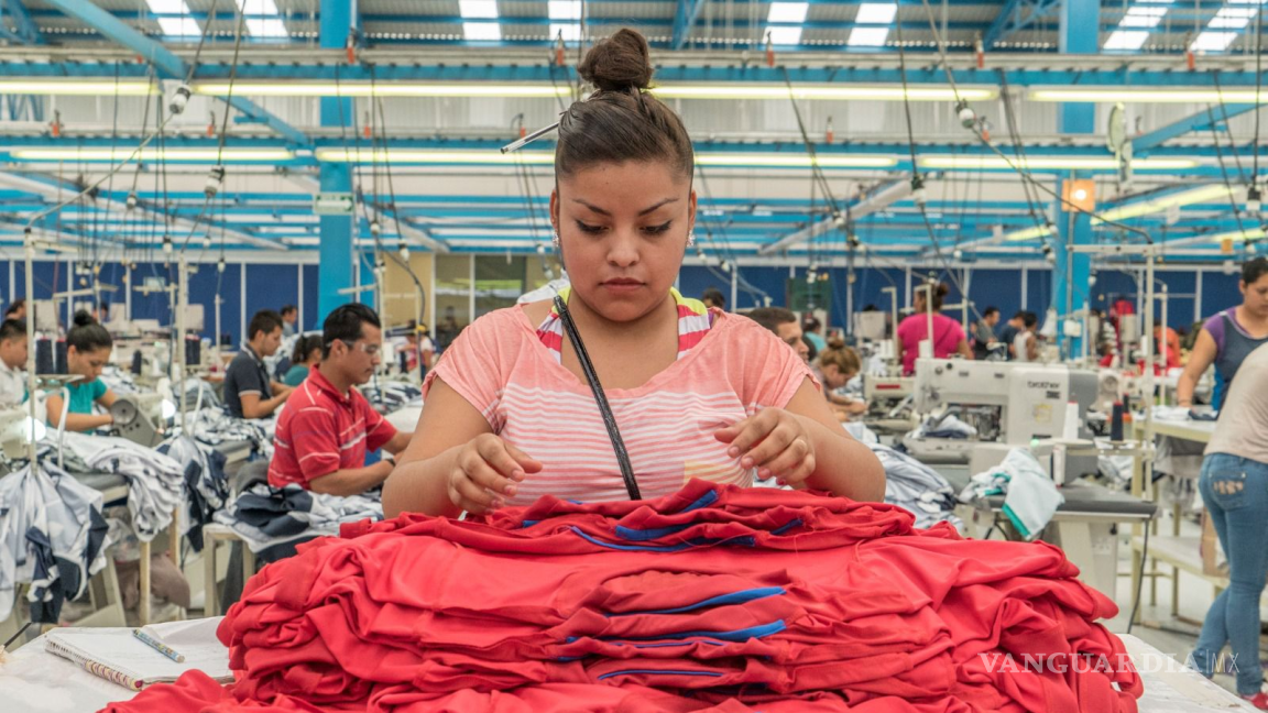 Crece contratación de mujeres en industria textil