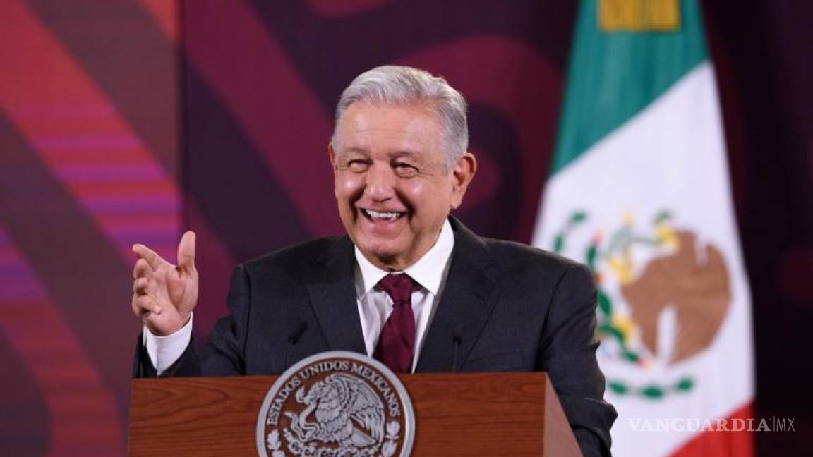 Asegura AMLO que la economía está bastante bien y el puebo está ‘feliz, feliz, feliz’