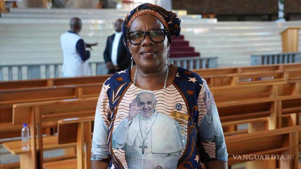 $!”El nuevo papa debe tomar el relevo del papa Francisco, liderar el camino y seguir sus pasos”, manifestó Beatrice Rakoma