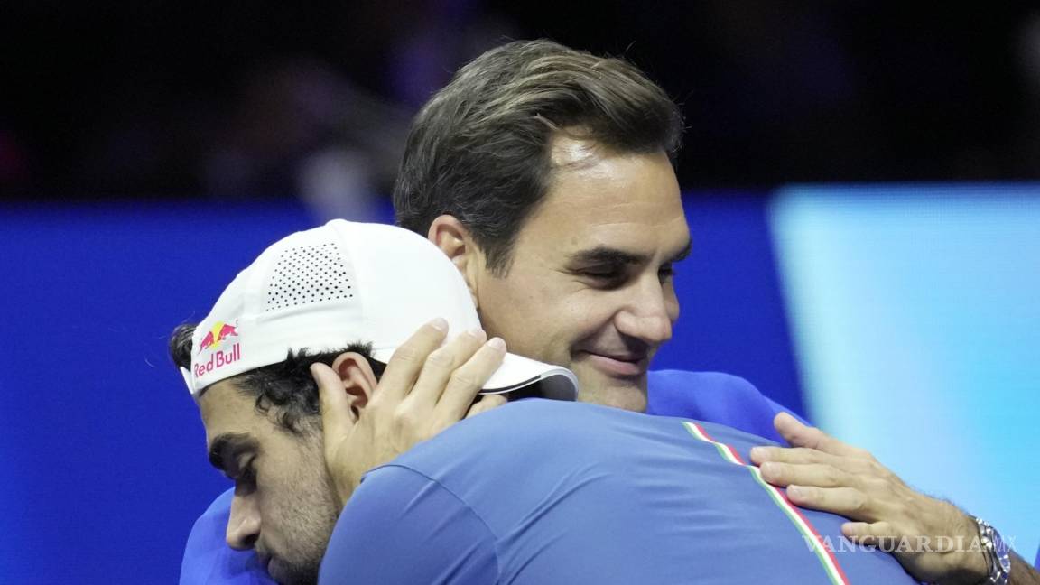 Roger Federer muestra su experiencia a Matteo Berrettini