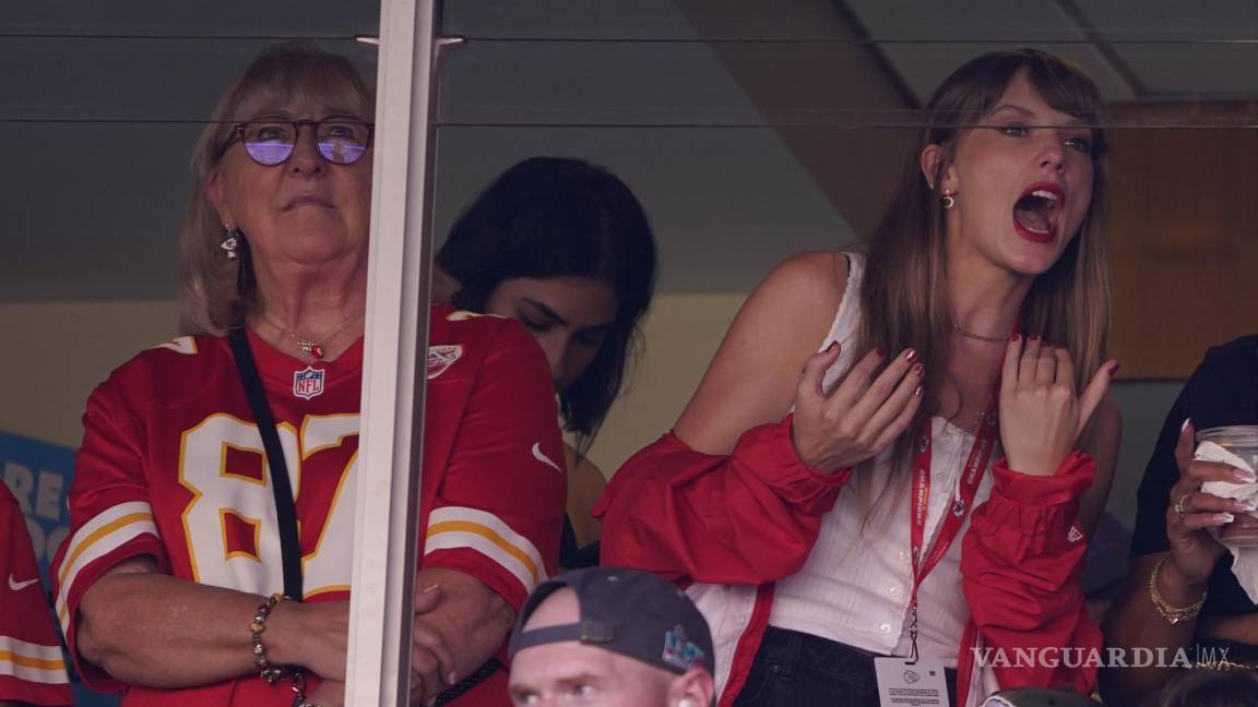 ¿Dijo que sí? Asiste Taylor Swift a juego de los Chiefs y así reacciona tras anotación de Travis Kelce ante los Bears