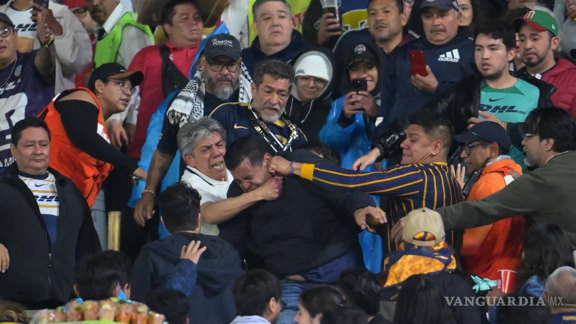 Ocho detenidos tras riña entre los hinchas del América y Pumas, informa Liga MX