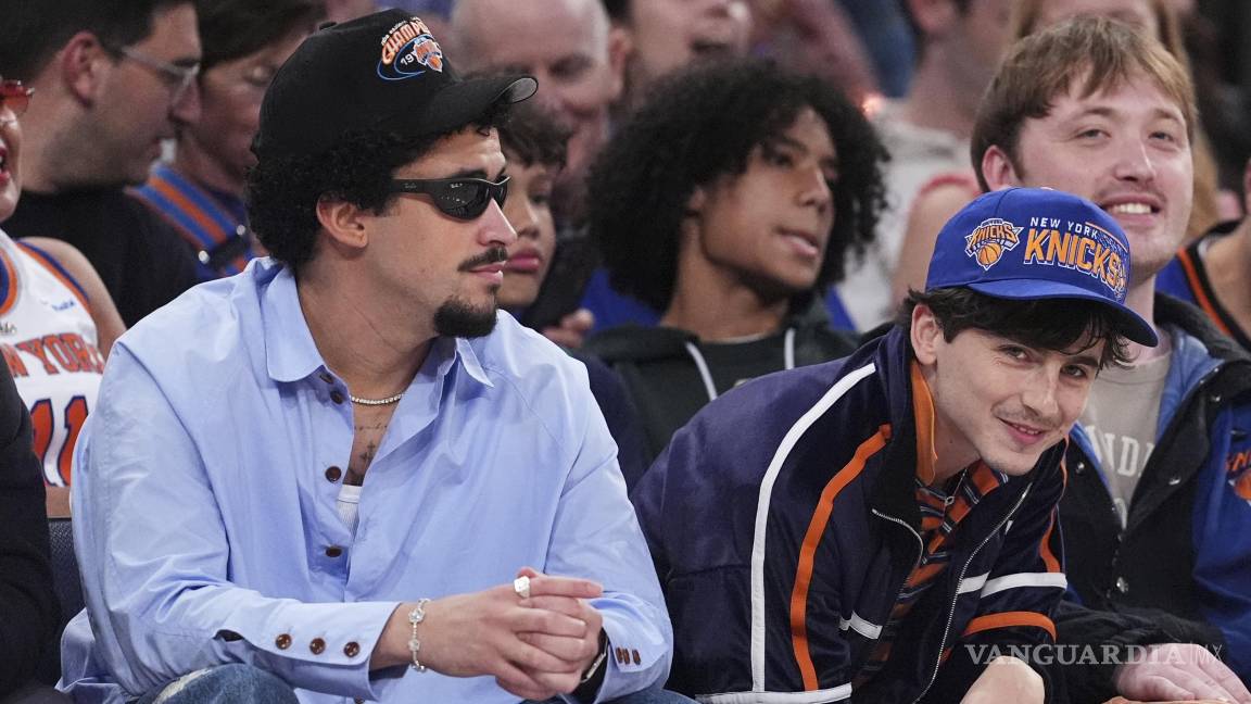 $!Timothée Chalamet y Bad Bunny disfrutaron juntos del Juego 6 de las Semifinales de la Conferencia Este en la NBA.