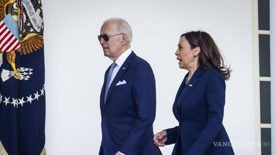 $!El presidente Joe Biden y la vicepresidenta Kamala Harris después de anunciar acciones ejecutivas para acabar con las llamadas “armas fantasma”.